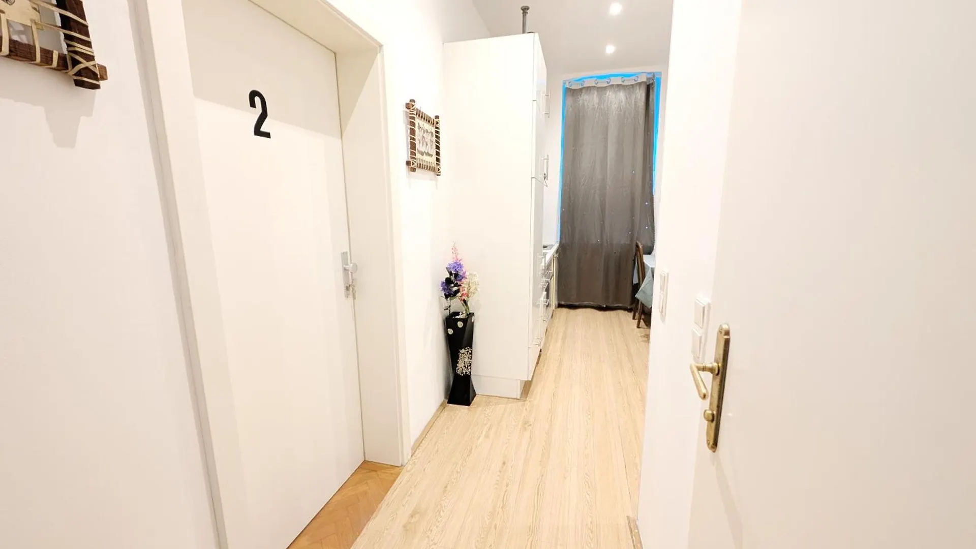 Cozy Rooms Next To Lugner City Bécs