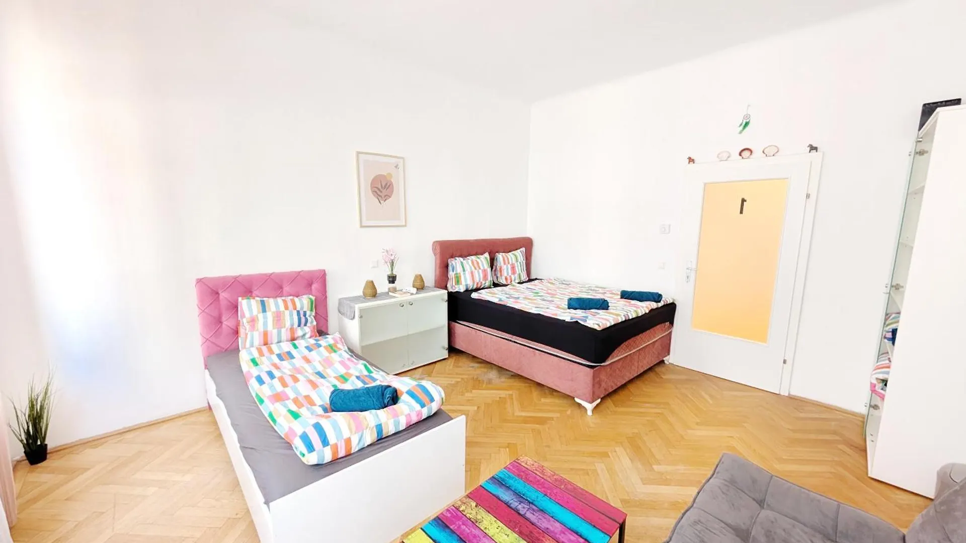 Cozy Rooms Next To Lugner City Bécs