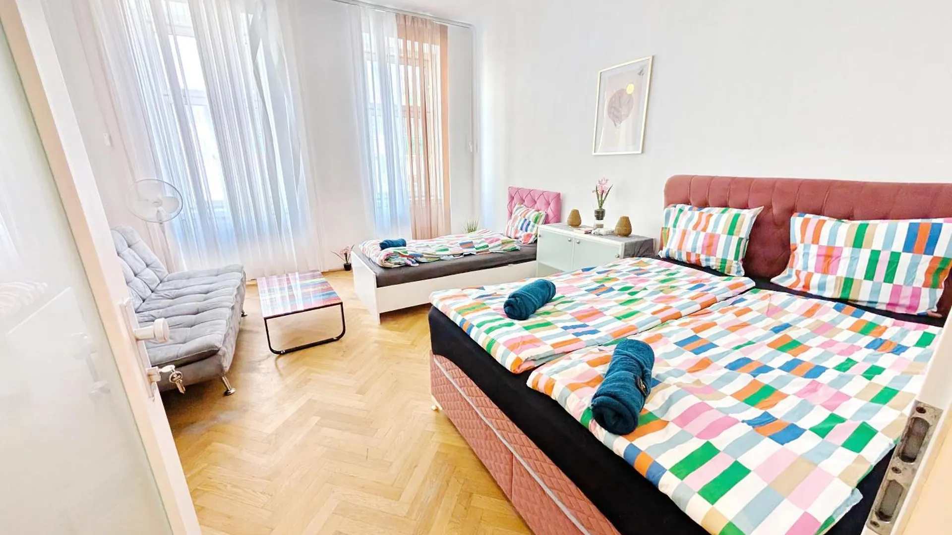 Homestay szállás Cozy Rooms Next To Lugner City Bécs